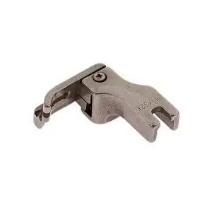 Chân Vịt CR3/32E Cho Máy May Công Nghiệp 1 Kim, Mí Phải 2,4 mm, Chân Vịt Compensating Dẫn Biên Hỗ Trợ May Đường Thẳng Và Diễu Mép, Giúp Duy Trì Khoảng Cách 3/32 Inch Ổn Định Khi May