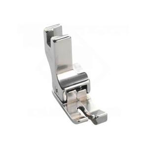 Chân vịt bù phải CR3/32E, chân vịt mí phải khoảng 2,5 ly cho máy may công nghiệp 1 kim, hỗ trợ người thợ kiểm soát khoảng cách từ mép vải đến đường kim, dùng trong may mặc và gia công hàng may