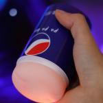 Cốc âm đạo giả cho nam Papa Bei B, cốc thủ dâm cầm tay ngụy trang lon Pepsi, thiết kế không rung không cần pin, kích thước 125 x 65 mm, kết hợp vỏ nhựa ABS và lõi TPE, hỗ trợ điều chỉnh lực hút bằng van khí, phù hợp cho nam giới trưởng thành